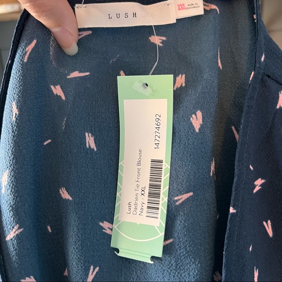 Lush Dadrien Tie Front Blouse, new with tags - Picture 7 of 10